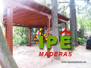 garaje de madera a un agua