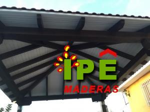 Porche de madera en Rivas con dos tonalidades